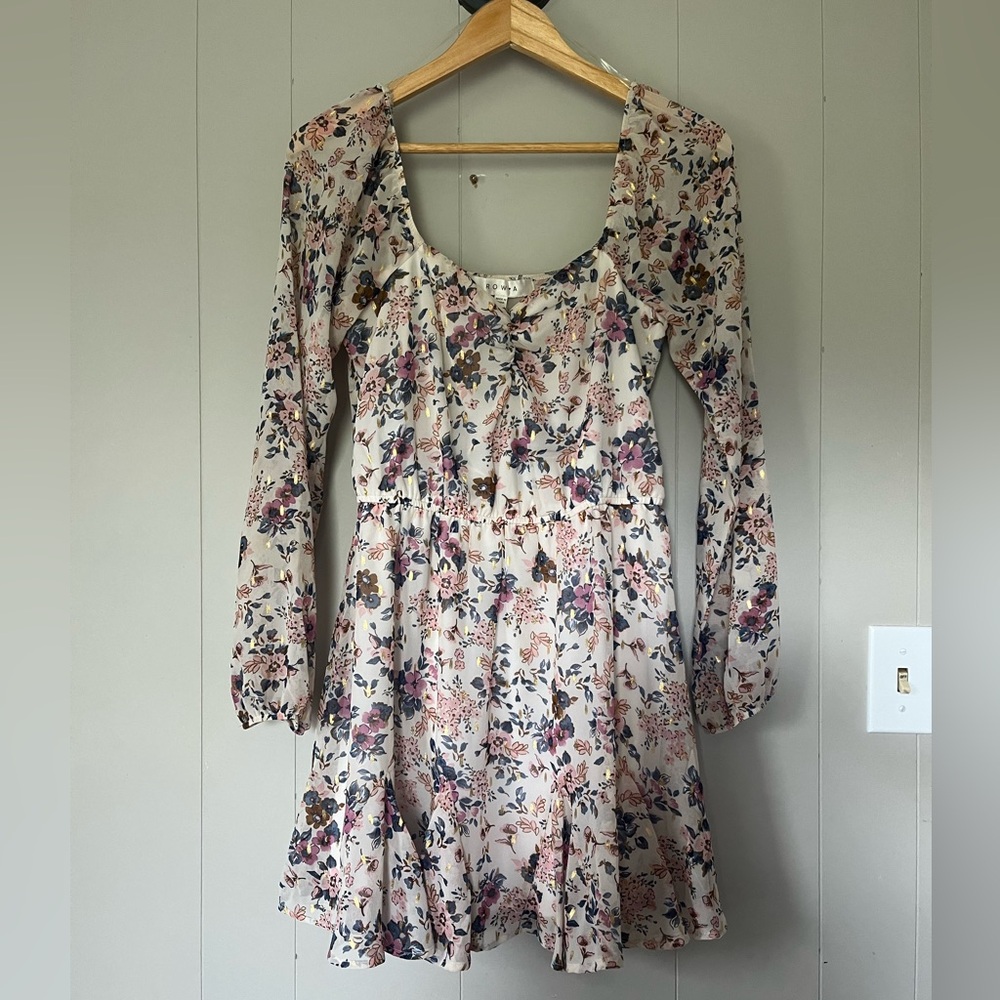 Long sleeve flower detailed mini dress